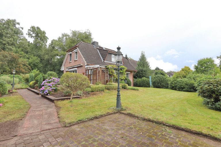 Immobilienangebot - Hamburg - Haus_Wohnung - Einfamilienhaus nahe Erlebengraben am Gehölz und Teich in Hamburg-Sasel