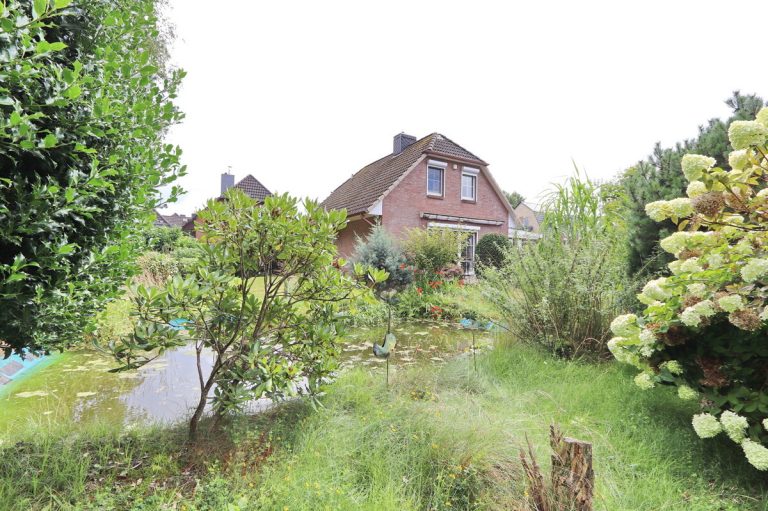 Immobilienangebot - Hamburg - Haus_Wohnung - Einfamilienhaus nahe Erlebengraben am Gehölz und Teich in Hamburg-Sasel
