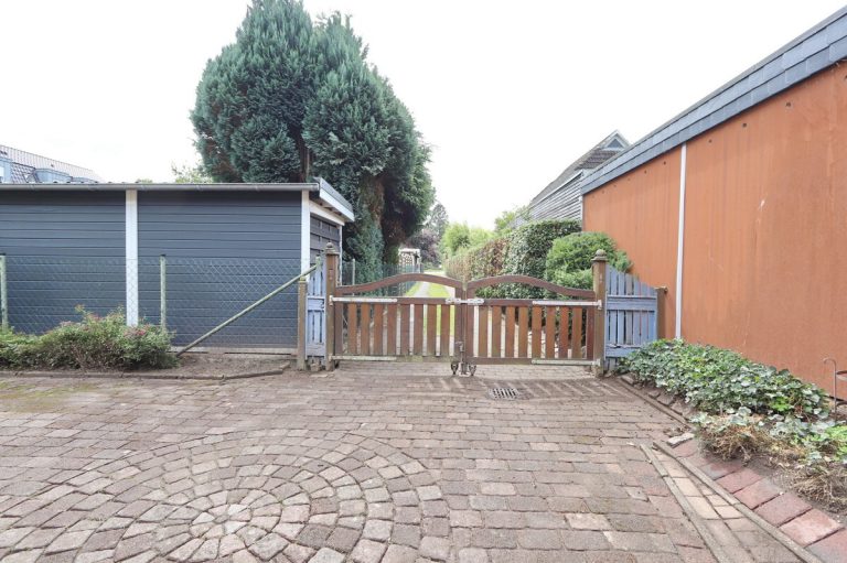 Immobilienangebot - Hamburg - Haus_Wohnung - Einfamilienhaus nahe Erlebengraben am Gehölz und Teich in Hamburg-Sasel
