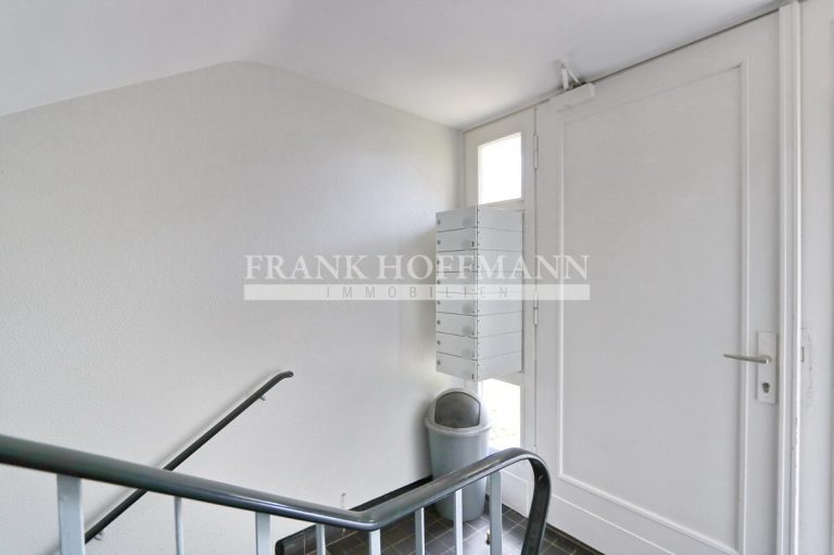 Immobilienangebot - Hamburg - Alle - Gemütliche Dachgeschoss-Wohnung mit Garage in Hamburg-Bramfeld