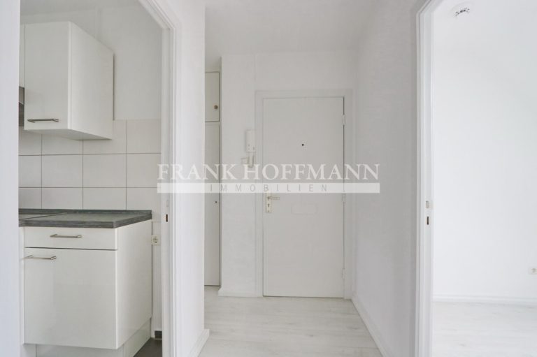 Immobilienangebot - Hamburg - Alle - Gemütliche Dachgeschoss-Wohnung mit Garage in Hamburg-Bramfeld