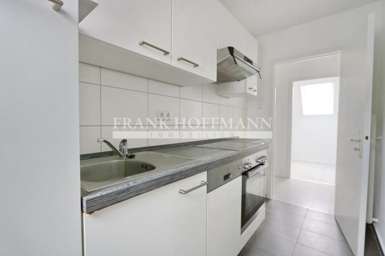 Immobilienangebot - Hamburg - Alle - Gemütliche Dachgeschoss-Wohnung mit Garage in Hamburg-Bramfeld