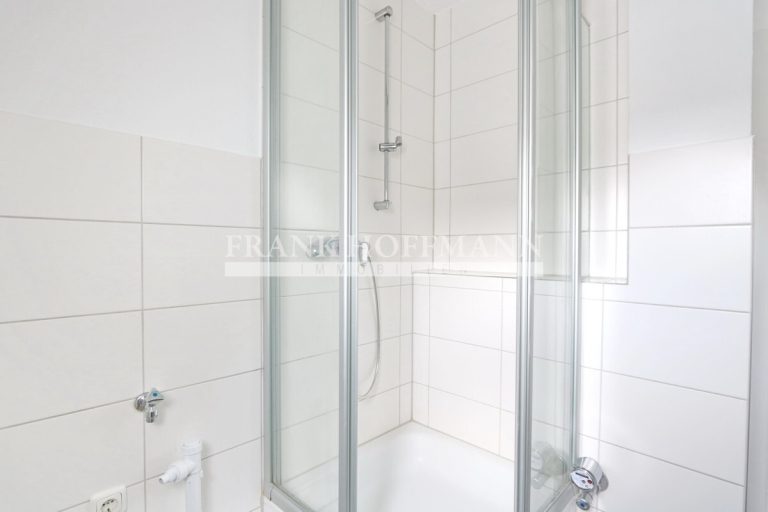Immobilienangebot - Hamburg - Alle - Gemütliche Dachgeschoss-Wohnung mit Garage in Hamburg-Bramfeld