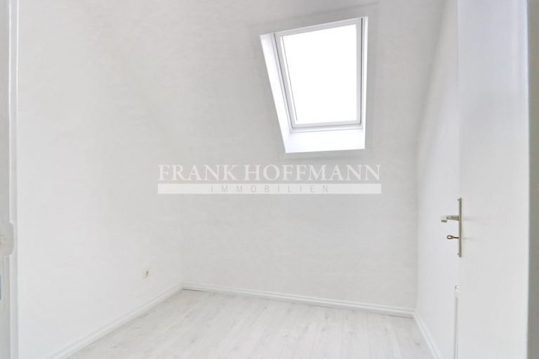 Immobilienangebot - Hamburg - Alle - Gemütliche Dachgeschoss-Wohnung mit Garage in Hamburg-Bramfeld