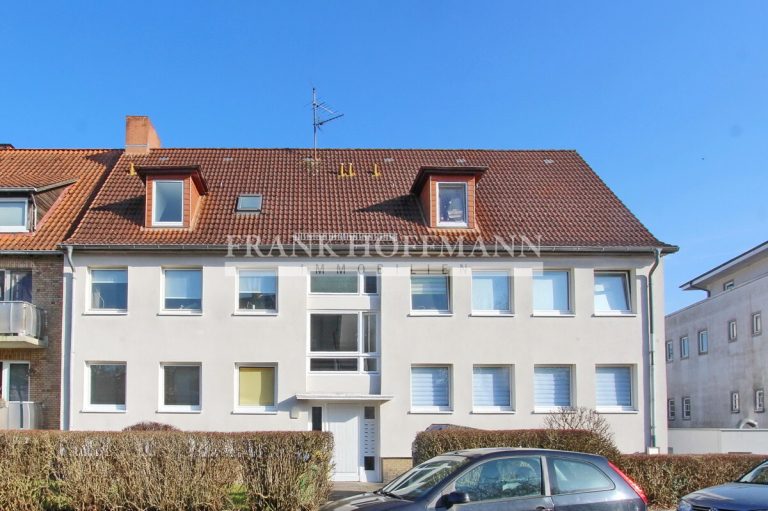 Immobilienangebot - Hamburg - Alle - Gemütliche Dachgeschoss-Wohnung mit Garage in Hamburg-Bramfeld