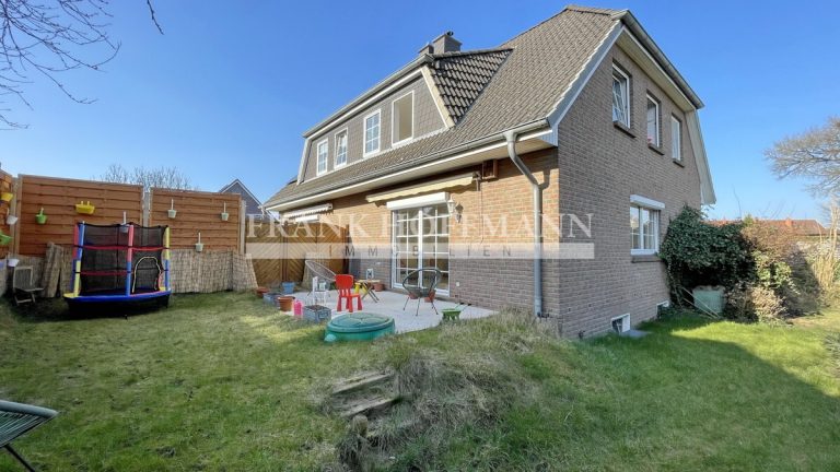 Immobilienangebot - Kaltenkirchen - Alle - Attraktive Doppelhaushälfte mit Carport, Garten und großzügiger Ausbaureserve im Dachgeschoss