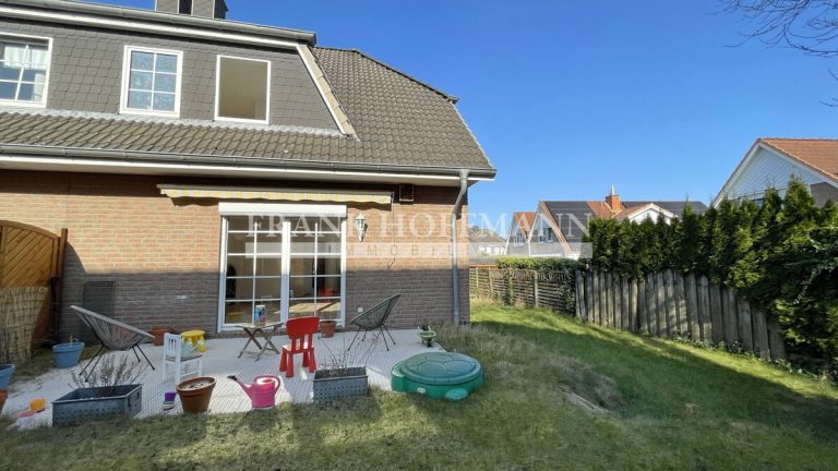 Immobilienangebot - Kaltenkirchen - Alle - Attraktive Doppelhaushälfte mit Carport, Garten und großzügiger Ausbaureserve im Dachgeschoss