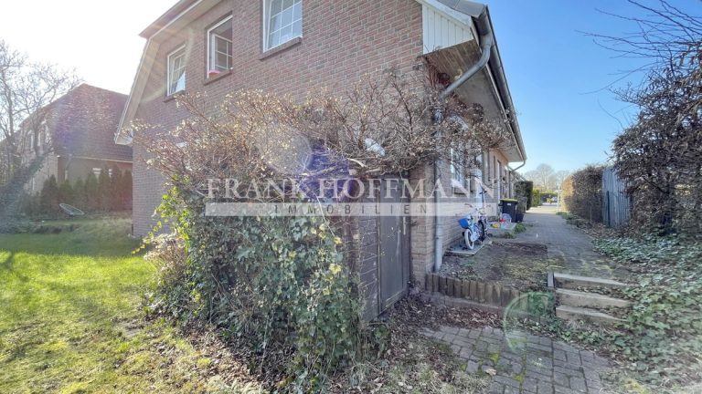 Immobilienangebot - Kaltenkirchen - Alle - Attraktive Doppelhaushälfte mit Carport, Garten und großzügiger Ausbaureserve im Dachgeschoss
