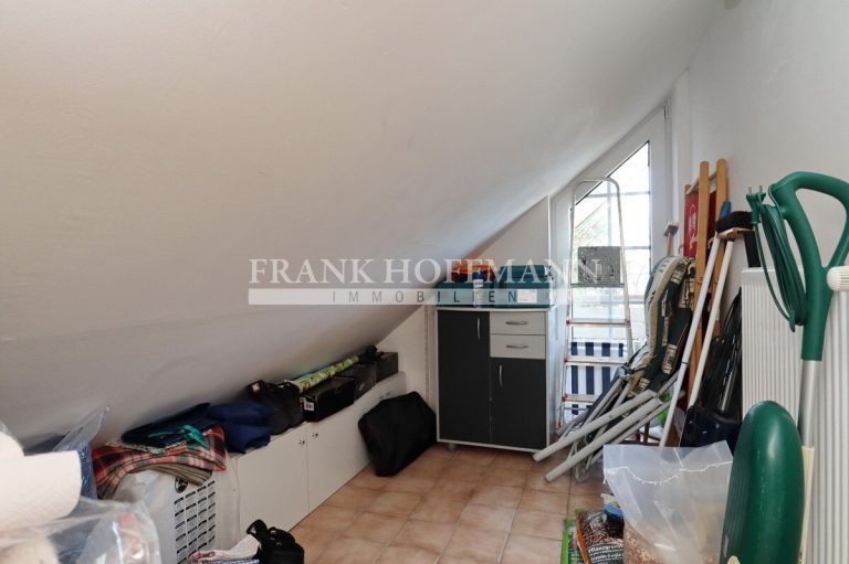 Immobilienangebot - Kaltenkirchen - Alle - Einfamilienhaus mit vermieteter Einliegerwohnung in Kaltenkirchen