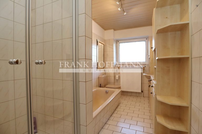 Immobilienangebot - Kaltenkirchen - Alle - Einfamilienhaus mit vermieteter Einliegerwohnung in Kaltenkirchen