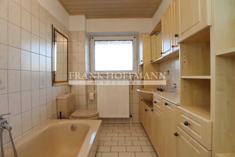 Immobilienangebot - Kaltenkirchen - Alle - Einfamilienhaus mit vermieteter Einliegerwohnung in Kaltenkirchen