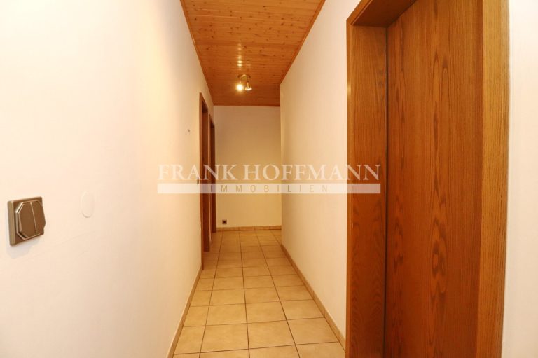 Immobilienangebot - Kaltenkirchen - Alle - Einfamilienhaus mit vermieteter Einliegerwohnung in Kaltenkirchen