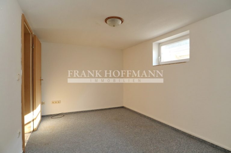Immobilienangebot - Kaltenkirchen - Alle - Einfamilienhaus mit vermieteter Einliegerwohnung in Kaltenkirchen