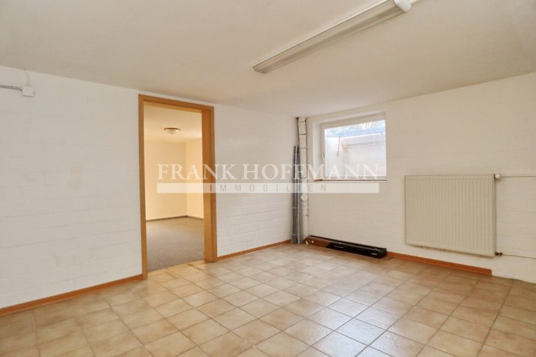 Immobilienangebot - Kaltenkirchen - Alle - Einfamilienhaus mit vermieteter Einliegerwohnung in Kaltenkirchen