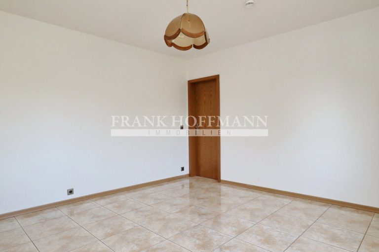 Immobilienangebot - Kaltenkirchen - Alle - Einfamilienhaus mit vermieteter Einliegerwohnung in Kaltenkirchen