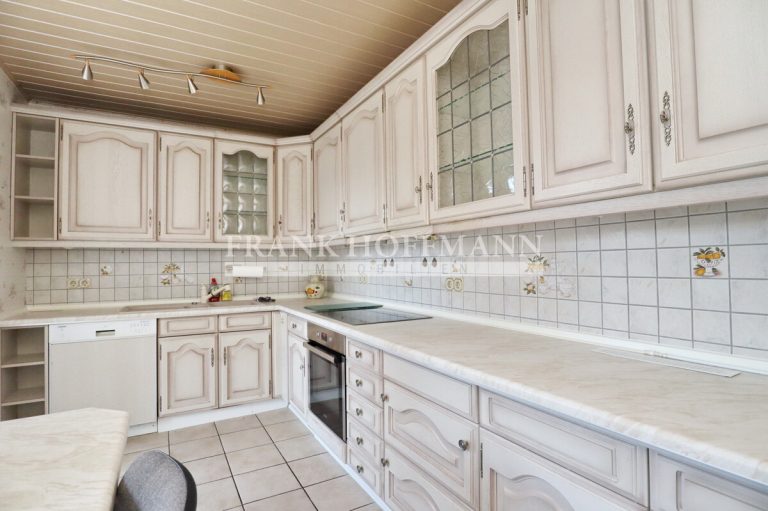 Immobilienangebot - Kaltenkirchen - Alle - Einfamilienhaus mit vermieteter Einliegerwohnung in Kaltenkirchen