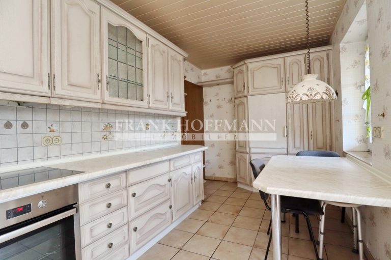 Immobilienangebot - Kaltenkirchen - Alle - Einfamilienhaus mit vermieteter Einliegerwohnung in Kaltenkirchen