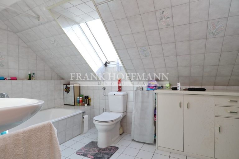 Immobilienangebot - Kaltenkirchen - Alle - Einfamilienhaus mit vermieteter Einliegerwohnung in Kaltenkirchen