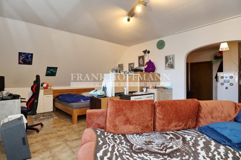 Immobilienangebot - Kaltenkirchen - Alle - Einfamilienhaus mit vermieteter Einliegerwohnung in Kaltenkirchen
