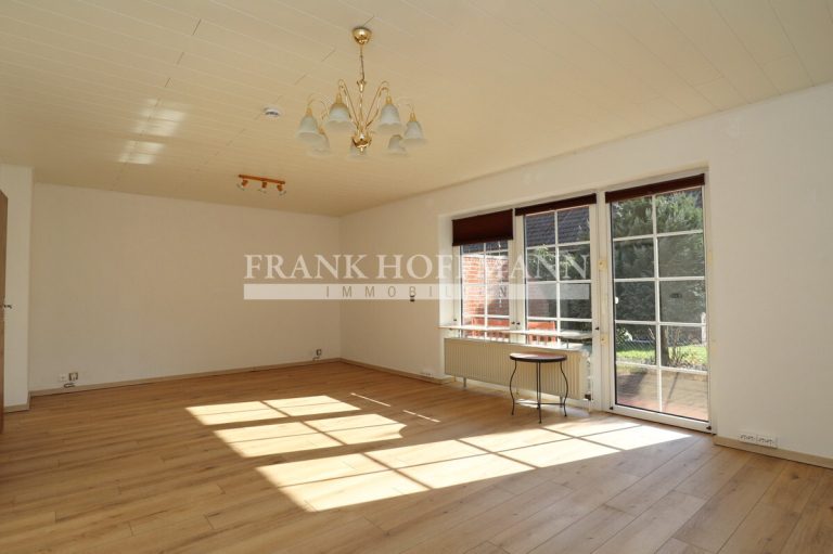 Immobilienangebot - Kaltenkirchen - Alle - Einfamilienhaus mit vermieteter Einliegerwohnung in Kaltenkirchen