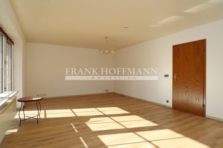 Immobilienangebot - Kaltenkirchen - Alle - Einfamilienhaus mit vermieteter Einliegerwohnung in Kaltenkirchen