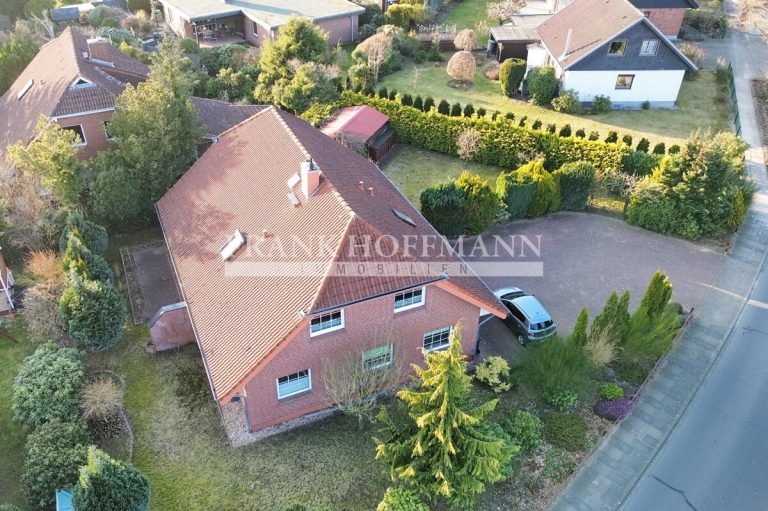 Immobilienangebot - Kaltenkirchen - Alle - Einfamilienhaus mit vermieteter Einliegerwohnung in Kaltenkirchen