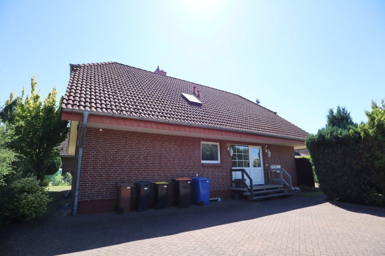 Immobilienangebot - Kaltenkirchen - Haus_Wohnung - Ab sofort frei lieferbar: Ideal geschnittenes Einfamilienhaus mit Einliegerwohnung in Kaltenkirchen