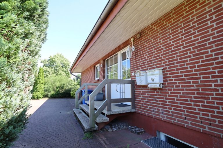 Immobilienangebot - Kaltenkirchen - Haus_Wohnung - Ab sofort frei lieferbar: Ideal geschnittenes Einfamilienhaus mit Einliegerwohnung in Kaltenkirchen
