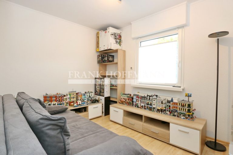 Immobilienangebot - Kaltenkirchen - Alle - Umfassend modernisiertes Einfamilienhaus auf schönem Grundstück in Kaltenkirchen !