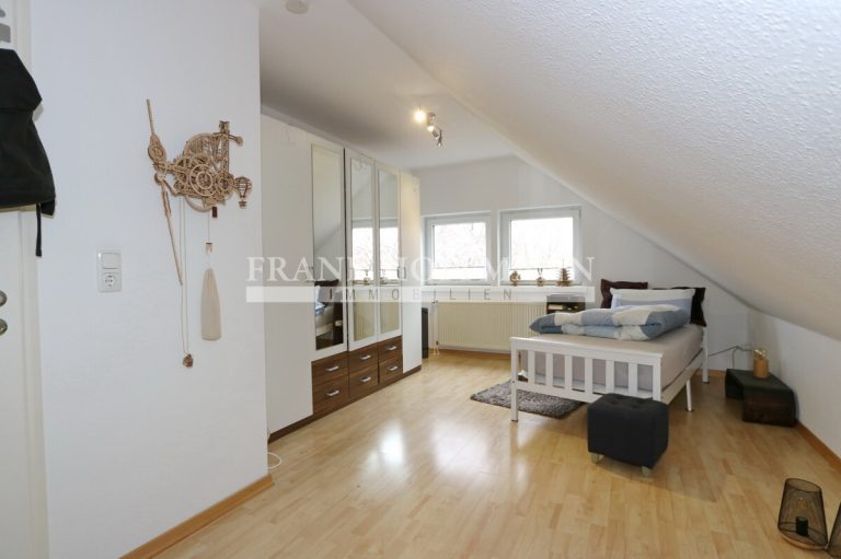 Immobilienangebot - Kaltenkirchen - Alle - Umfassend modernisiertes Einfamilienhaus auf schönem Grundstück in Kaltenkirchen !