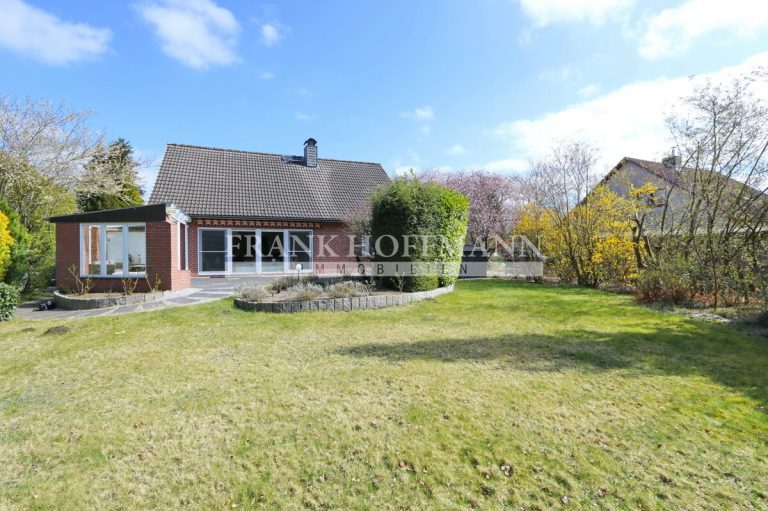 Immobilienangebot - Kaltenkirchen - Alle - Umfassend modernisiertes Einfamilienhaus auf schönem Grundstück in Kaltenkirchen !