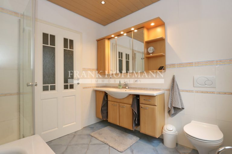 Immobilienangebot - Kaltenkirchen - Alle - Umfassend modernisiertes Einfamilienhaus auf schönem Grundstück in Kaltenkirchen !