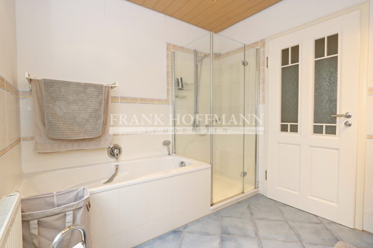 Immobilienangebot - Kaltenkirchen - Alle - Umfassend modernisiertes Einfamilienhaus auf schönem Grundstück in Kaltenkirchen !