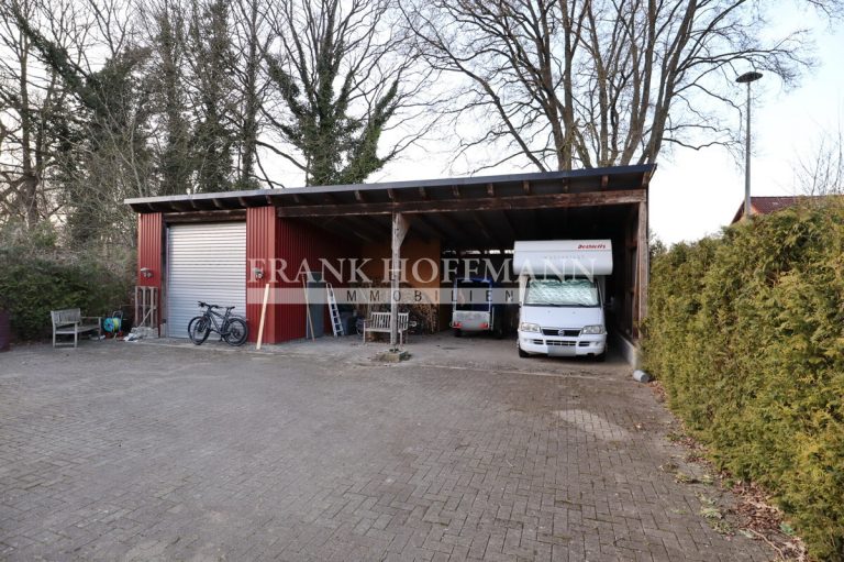 Immobilienangebot - Hardebek - Alle - Teilvermietetes Doppelhaus mit drei Wohneinheiten, Carportstellplätzen und Garage in Hardebek