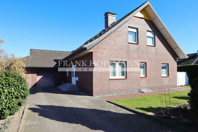 Immobilienangebot - Bimöhlen - Alle - Einfamilienhaus mit Einliegerwohnung, Vollkeller und Garage in Bimöhlen