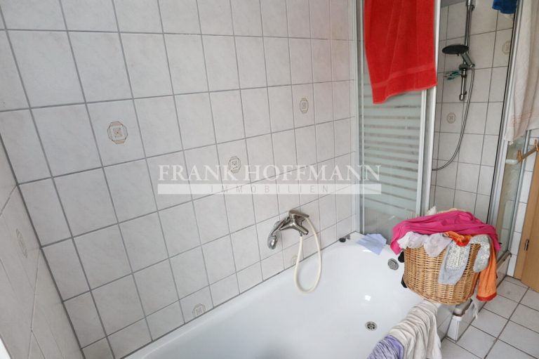 Immobilienangebot - Hartenholm - Alle - Teilvermietetes Einfamilienhaus mit Einliegerwohnung in schöner Lage von Hartenholm