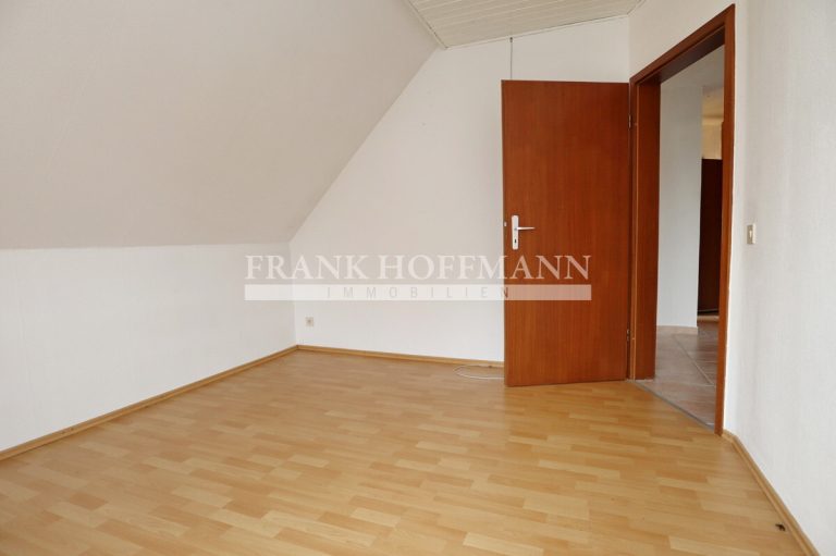 Immobilienangebot - Hartenholm - Alle - Teilvermietetes Einfamilienhaus mit Einliegerwohnung in schöner Lage von Hartenholm