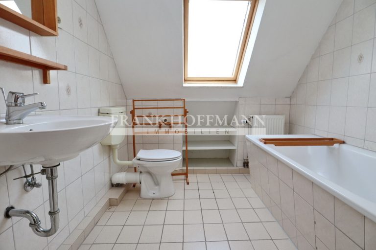 Immobilienangebot - Hartenholm - Alle - Teilvermietetes Einfamilienhaus mit Einliegerwohnung in schöner Lage von Hartenholm