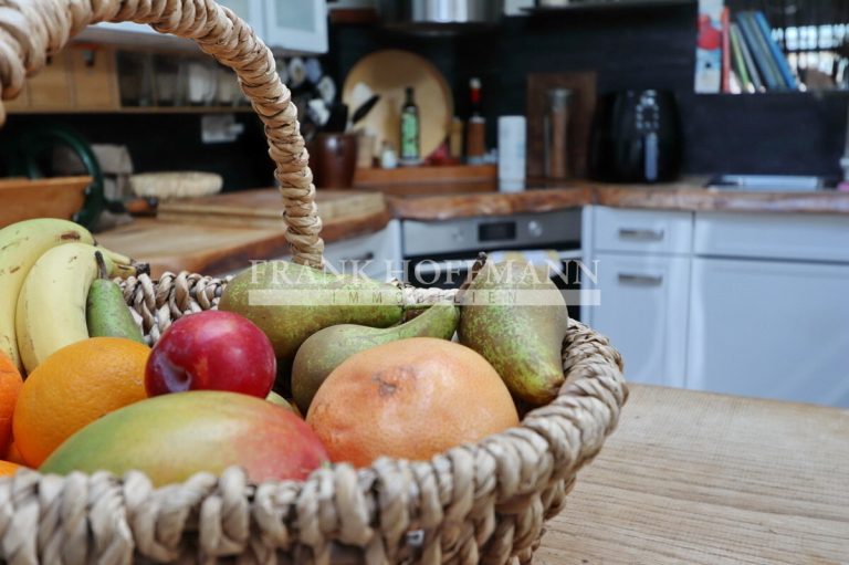 Immobilienangebot - Quickborn - Alle - Einzigartiges, buntes Zuhause mit modernem Anbau und Gartenparadies