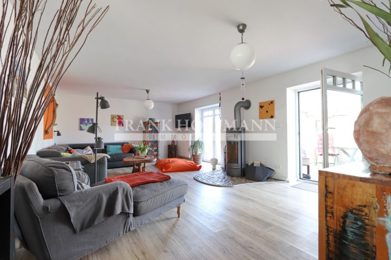 Immobilienangebot - Quickborn - Alle - Einzigartiges, buntes Zuhause mit modernem Anbau und Gartenparadies
