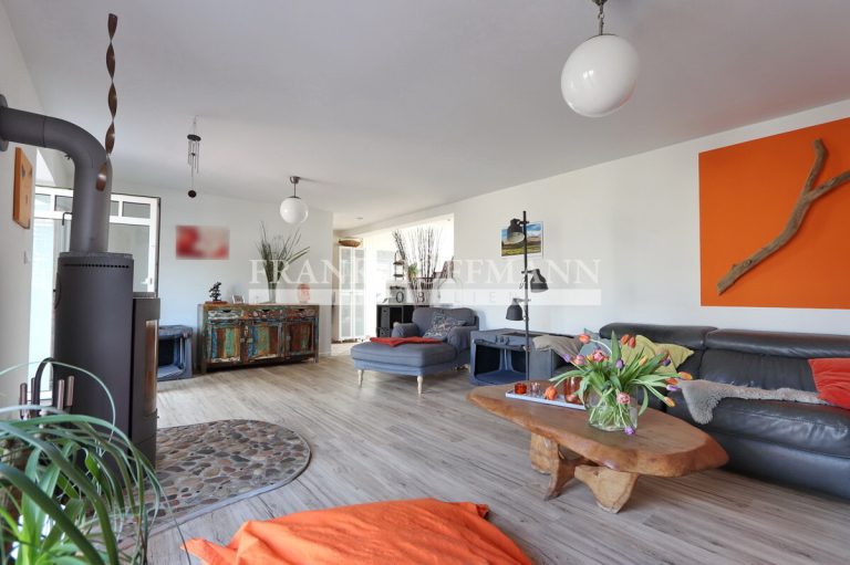 Immobilienangebot - Quickborn - Alle - Einzigartiges, buntes Zuhause mit modernem Anbau und Gartenparadies