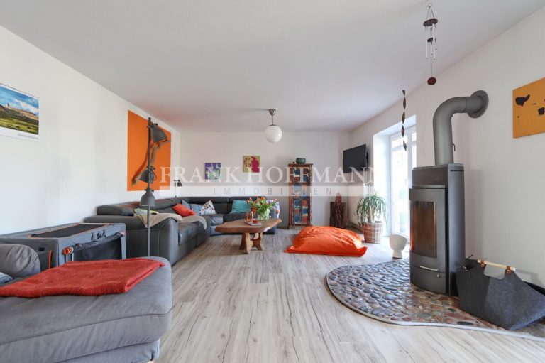 Immobilienangebot - Quickborn - Alle - Einzigartiges, buntes Zuhause mit modernem Anbau und Gartenparadies