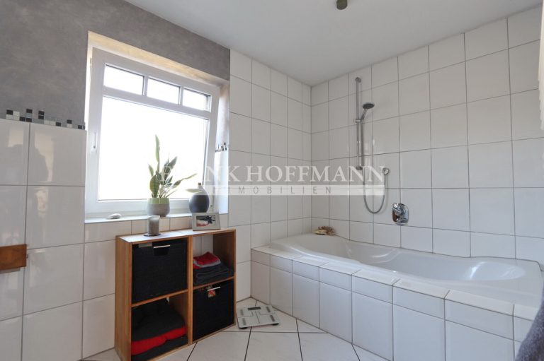Immobilienangebot - Quickborn - Alle - Einzigartiges, buntes Zuhause mit modernem Anbau und Gartenparadies