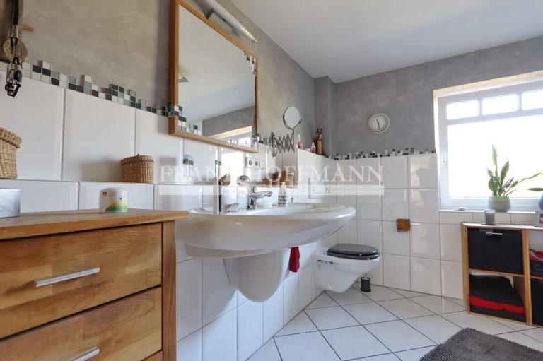 Immobilienangebot - Quickborn - Alle - Einzigartiges, buntes Zuhause mit modernem Anbau und Gartenparadies