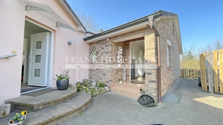 Immobilienangebot - Quickborn - Alle - Einzigartiges, buntes Zuhause mit modernem Anbau und Gartenparadies