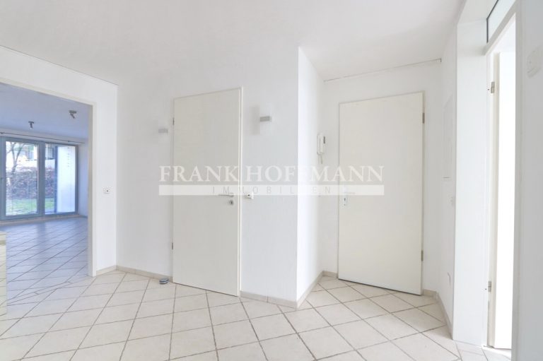 Immobilienangebot - Hamburg - Alle - Attraktive Eigentumswohnung mit großer Terrasse und Tiefgaragen-Stellplatz in Hamburg-Bramfeld