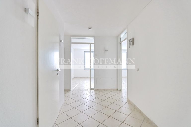 Immobilienangebot - Hamburg - Alle - Attraktive Eigentumswohnung mit großer Terrasse und Tiefgaragen-Stellplatz in Hamburg-Bramfeld