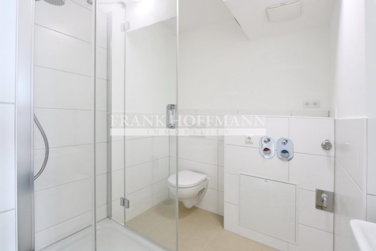 Immobilienangebot - Hamburg - Alle - Attraktive Eigentumswohnung mit großer Terrasse und Tiefgaragen-Stellplatz in Hamburg-Bramfeld