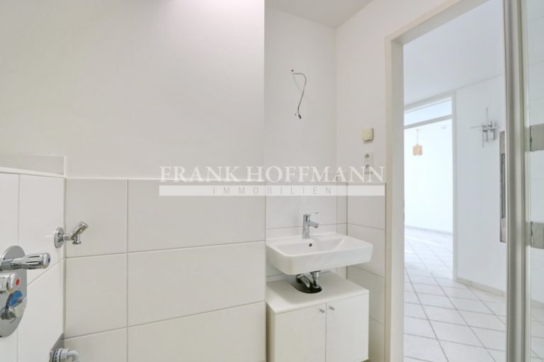 Immobilienangebot - Hamburg - Alle - Attraktive Eigentumswohnung mit großer Terrasse und Tiefgaragen-Stellplatz in Hamburg-Bramfeld