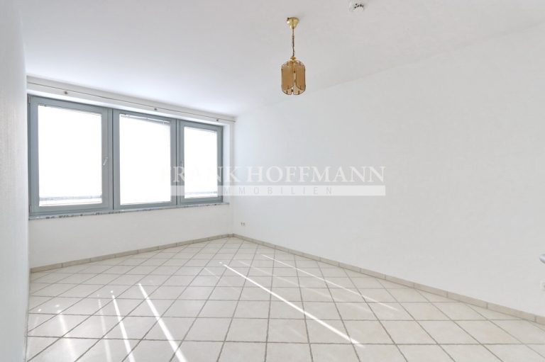 Immobilienangebot - Hamburg - Alle - Attraktive Eigentumswohnung mit großer Terrasse und Tiefgaragen-Stellplatz in Hamburg-Bramfeld